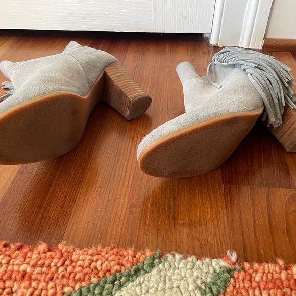 Crown Vintage Sz 8 Randi Gray Suede Leather Round Toe Fringe Ankle Heeled Bootie - Picture 4 of 4